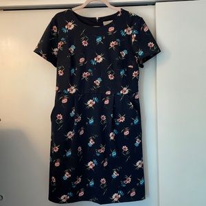 Woman’s short sleeve floral dress
